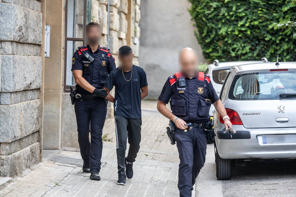 Detingut un home per amenaçar-ne un altre amb una pistola de fogueig a Sabadell