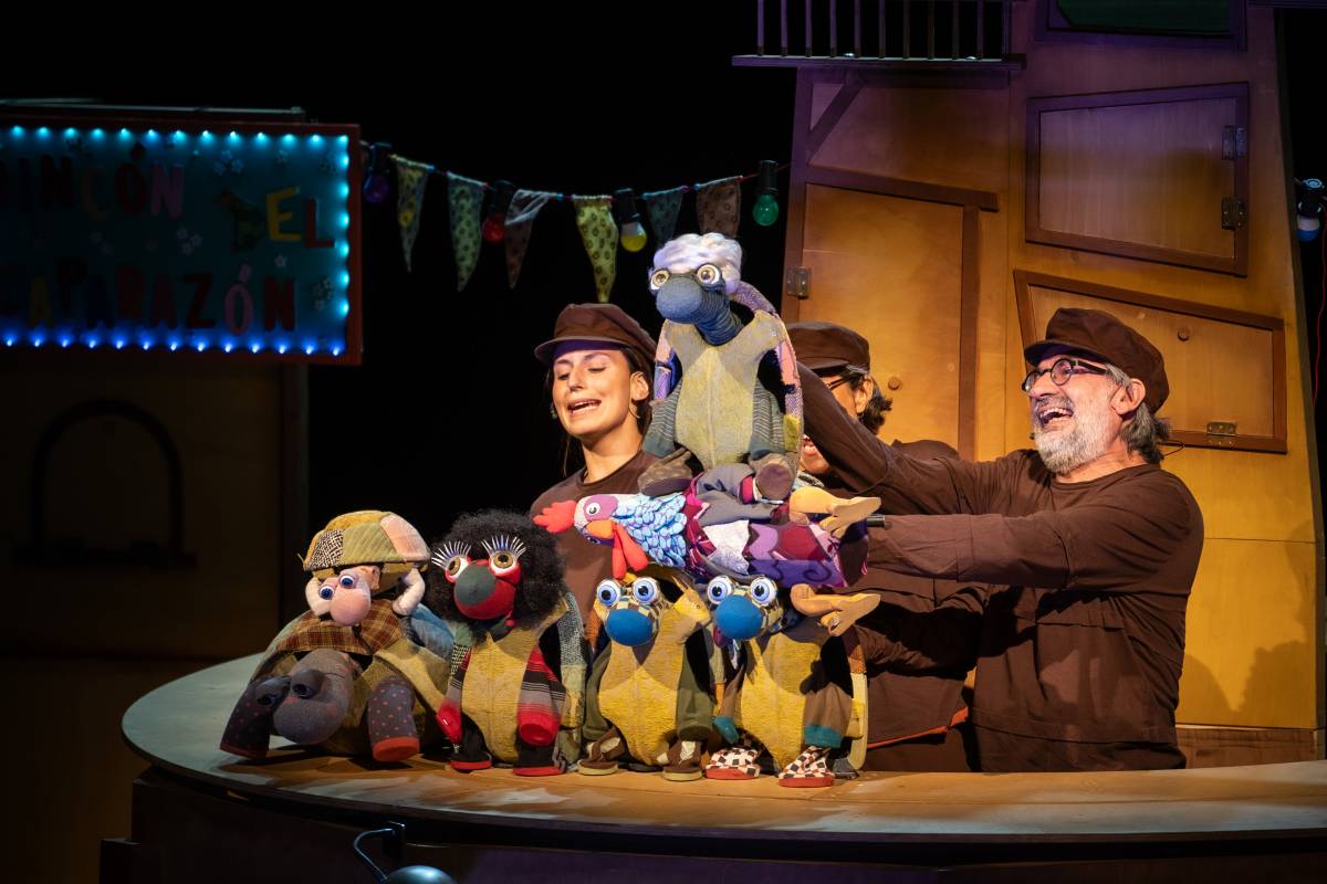 El cicle «Diumenges al Teatre» de Cambrils torna amb titelles, circ, malabars i música per a tota la família