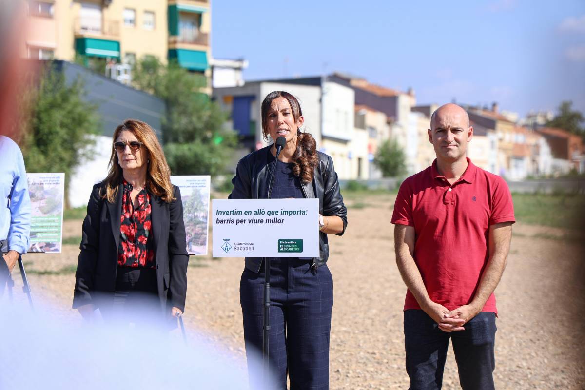 L'alcaldessa, durant la roda de premsa de presentació del passeig d'Antoni Farrés - Víctor Castillo