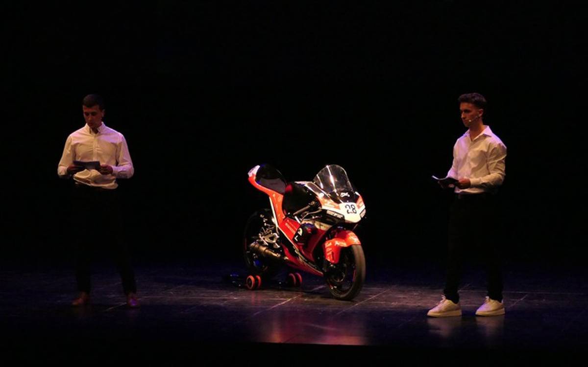 Synergy Racing Team presenta la SRT-03P al Teatre Conservatori de Manresa