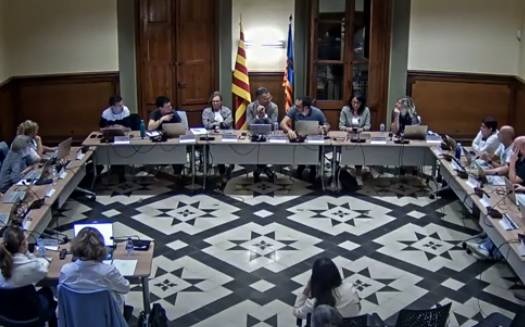 Tensió al ple de Torelló per la polèmica dels ocupes del carrer Sant Josep