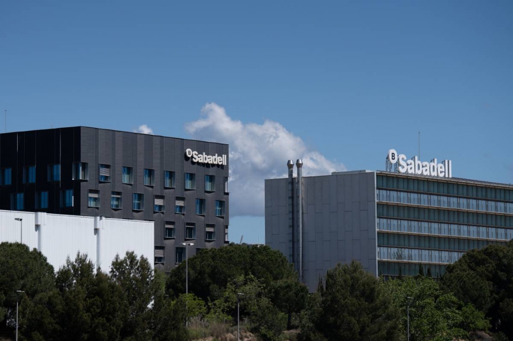 El Sabadell rebutja (sense unanimitat) la nova oferta del BBVA i prepara un nou dividend