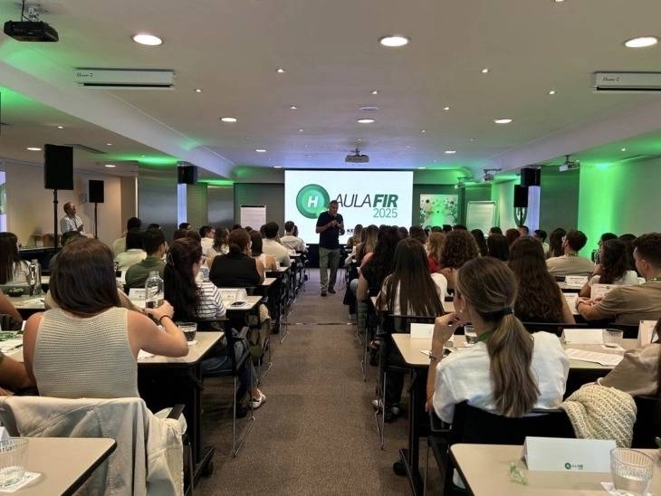 Kern Pharma forma 86 residents de farmàcia hospitalària en una nova edició d’AULA FIR