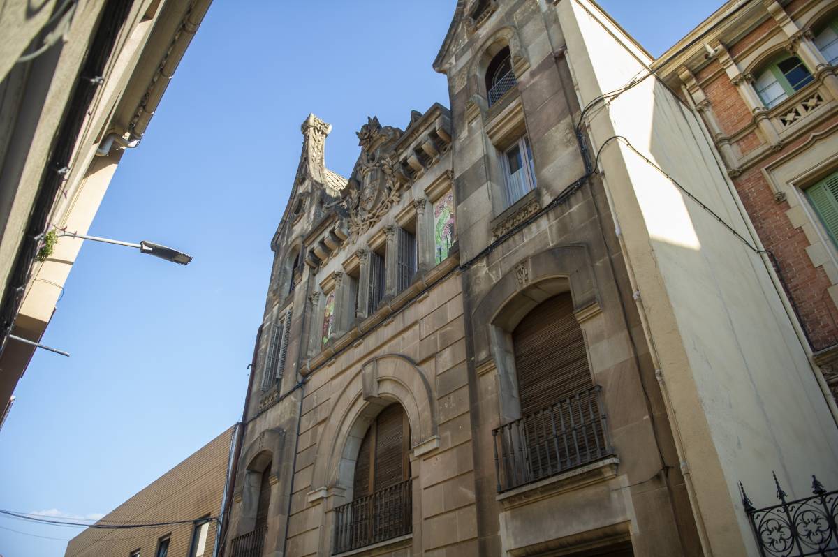 A la venda part de la Casa Soteras, antic Banc de Terrassa 