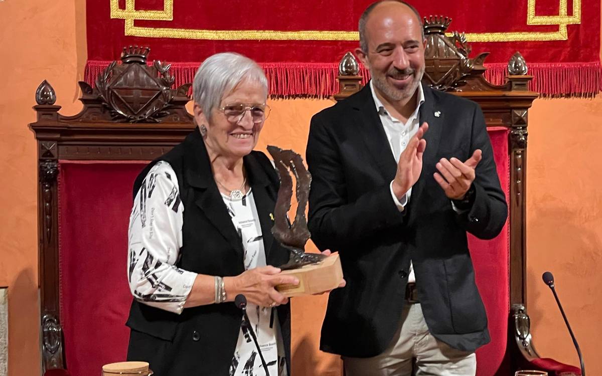 Fina Dordal rep el Premi del Consell de la Gent Gran de Manresa