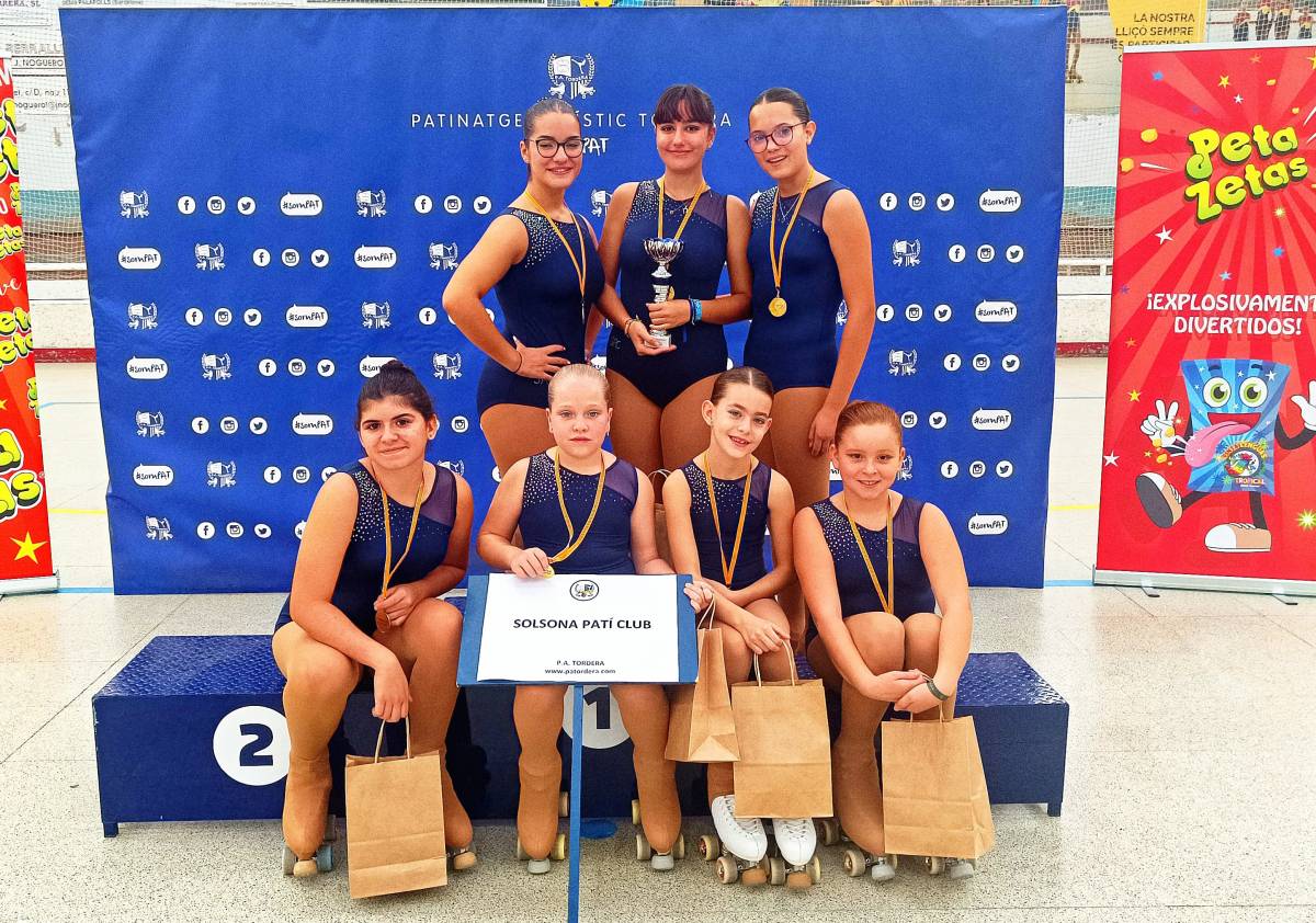 Patinadores dels nivells 4, 5 i 7 (darrere d'esquerra a dreta Blanca, Clàudia, Paula i davant, Xènia, Ona, Gal·la I Isona - 