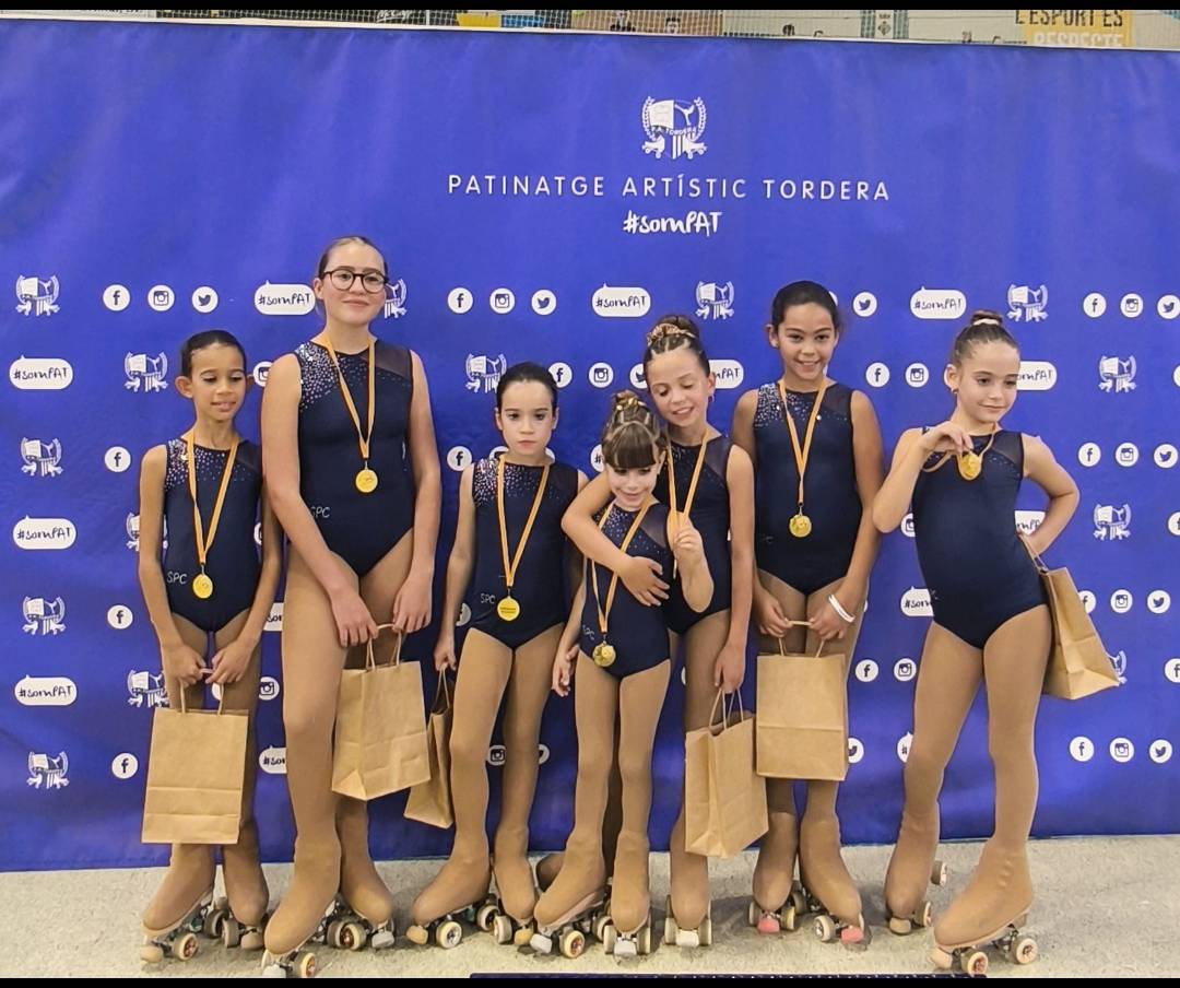 Patinadores dels nivells 2 i 3 (d'esquerra a dreta hi tenim a Sara, Abril, Carla, Àneu, Abril, Mònica i Daria-Sofia  - 