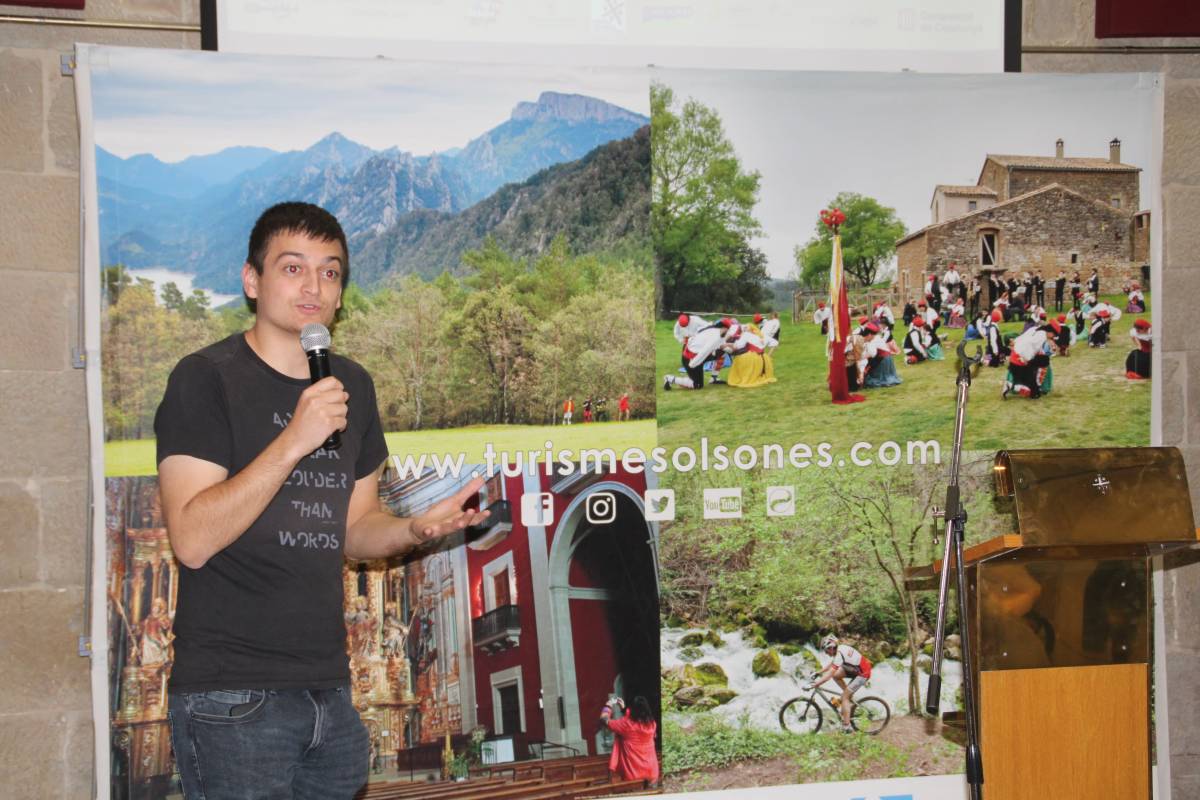 Pau Vilaseca, de Solsona Experience explicant l'activitat Tasta Solsona  - 