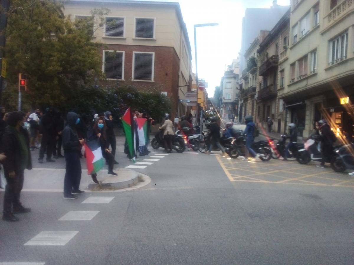 Tall de la Ronda de Dalt per part de manifestants propalestins