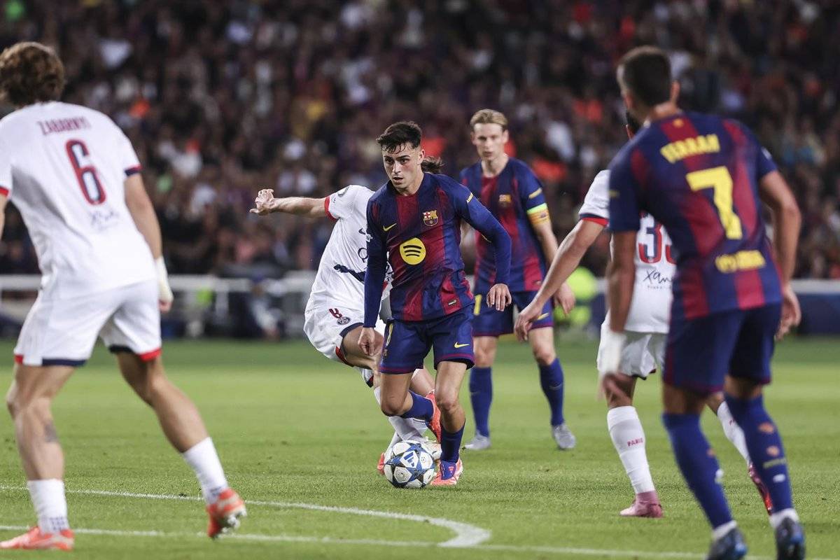 Pedri, contra el PSG - Europa Press