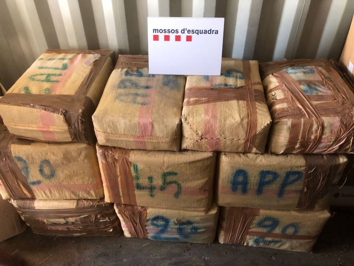 Detingut a l’Ampolla amb quasi una tona d’haixix i 15 kg de cocaïna després d’una fugida temerària