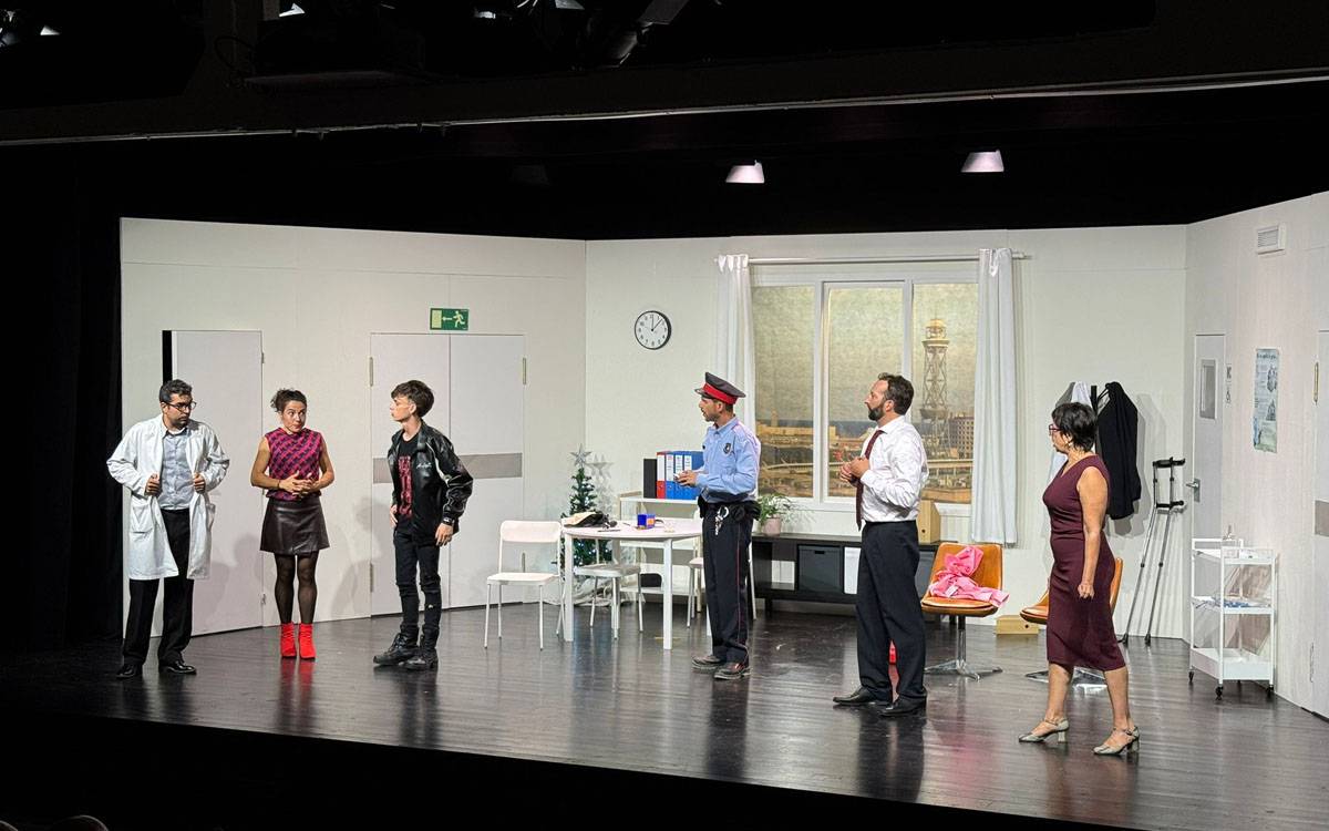 El Grup de Teatre Faltagent torna als escenaris de Fonollosa amb la comèdia «Els Bojos del Bisturí»