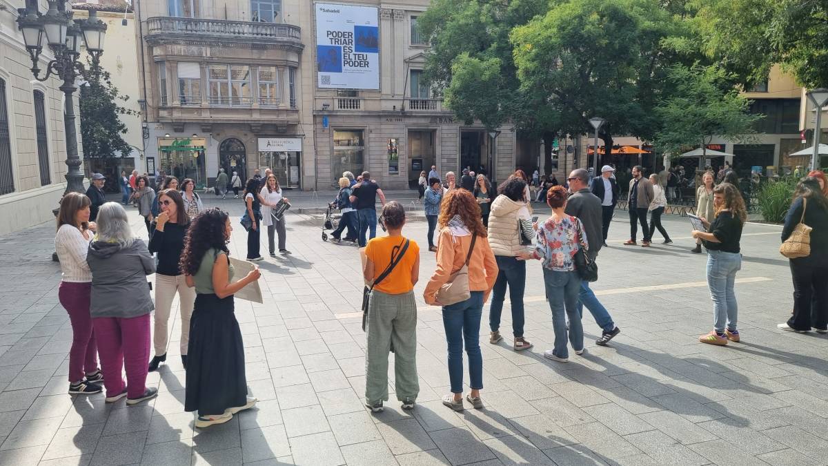 Concentració simbòlica a les portes de l'Ajuntament en suport a la flotilla
