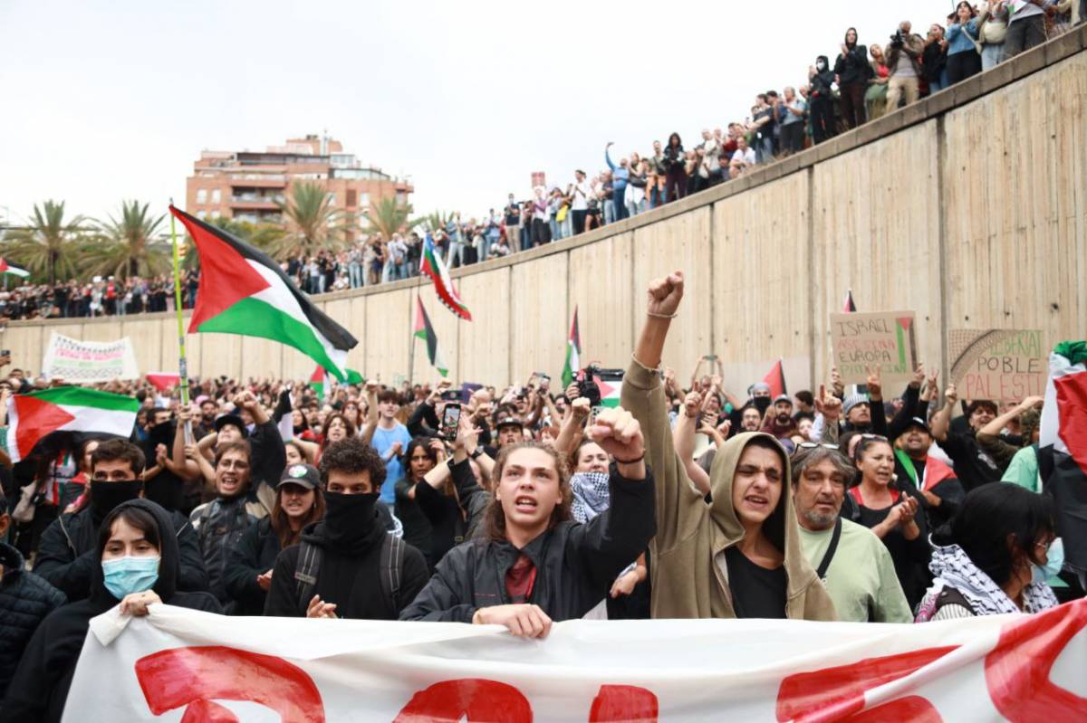 La indignació per la Flotilla escala als carrers i tiba els governs