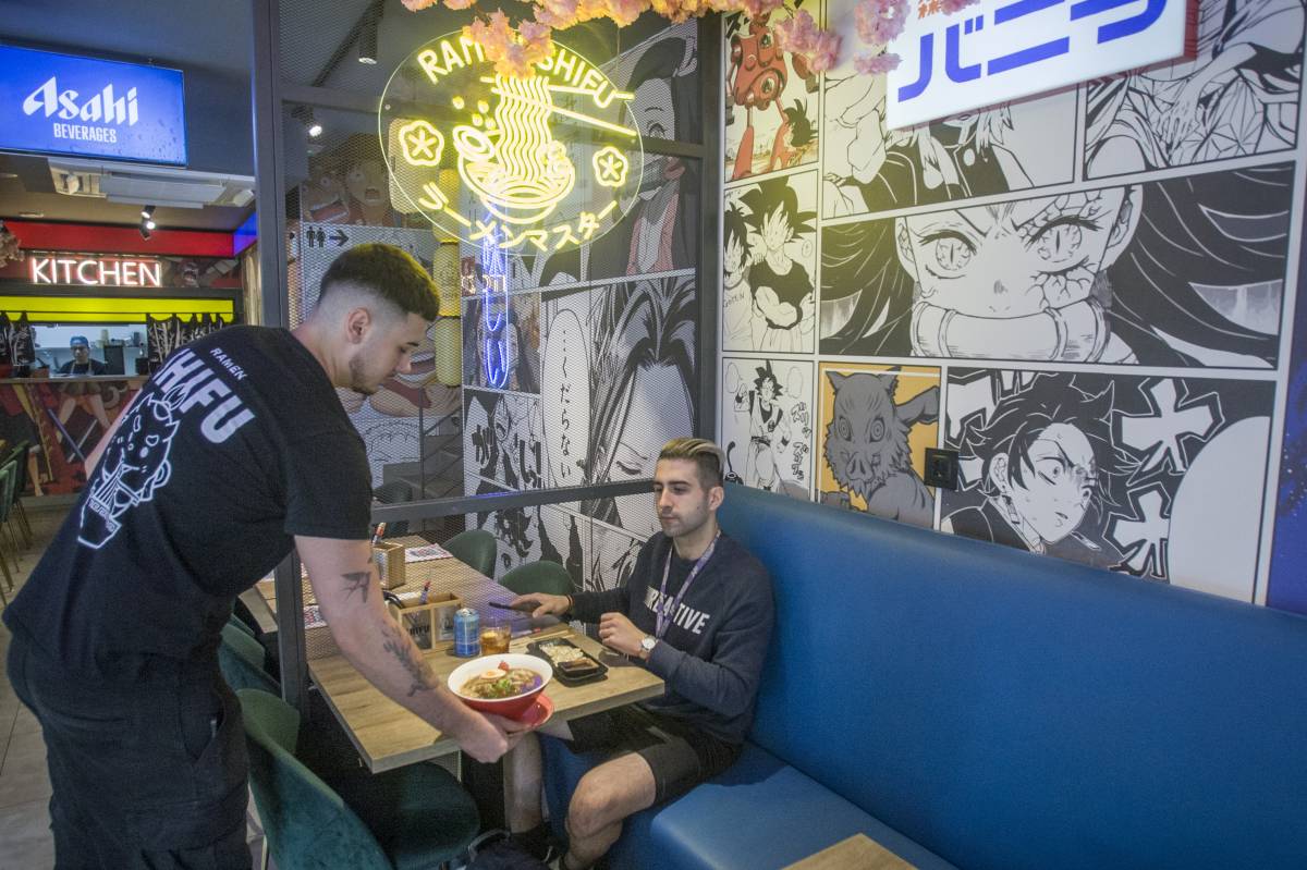 Entre l’anime i el brou: Terrassa es rendeix al ramen