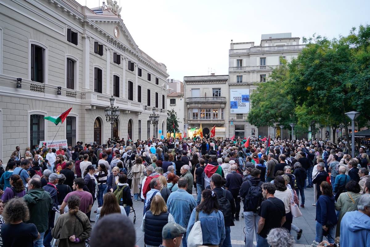 FOTOS | Un miler de persones clamen a Sabadell per la pau a Palestina