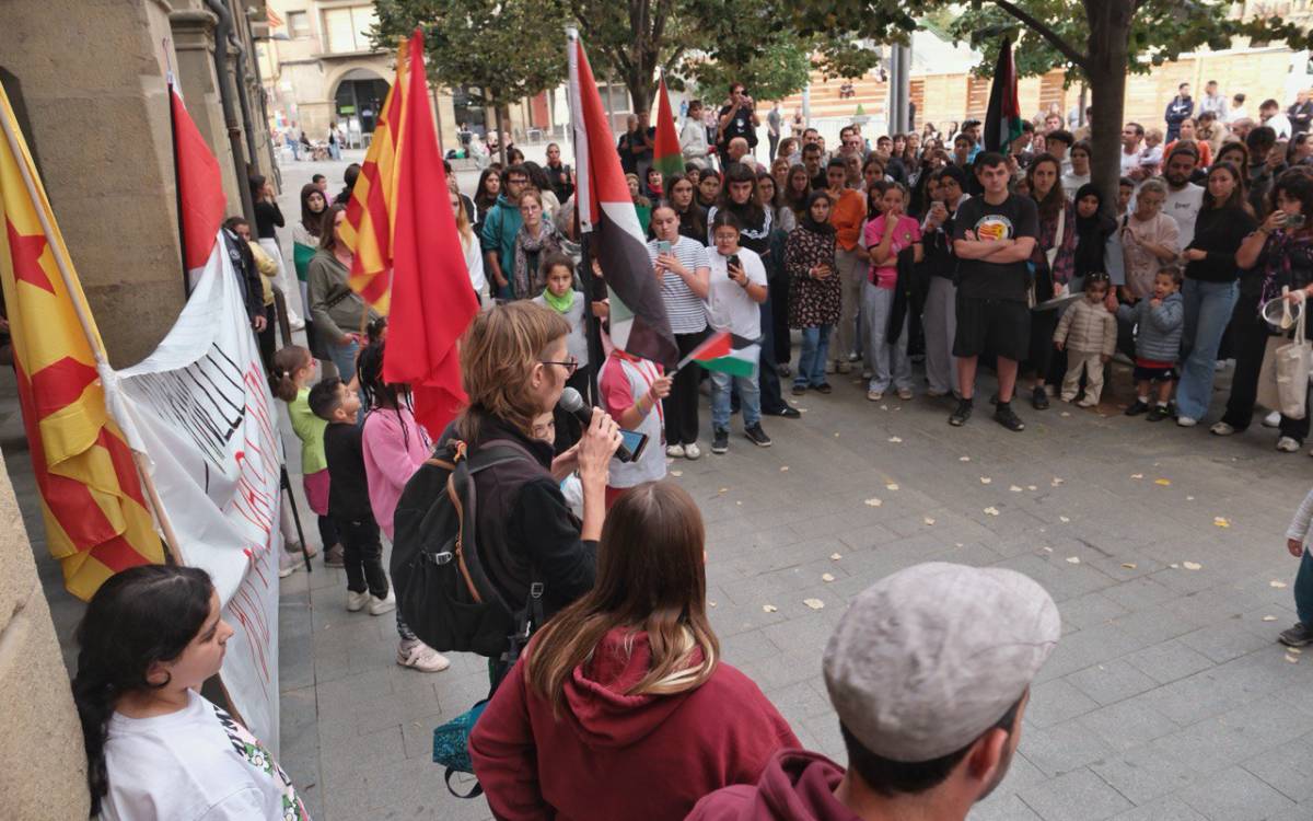 Concentració a Manlleu contra l`assalt israelià a la Flotilla.