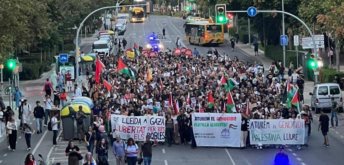 Lleida s’encén per Palestina amb banderes i crits contra l’assalt a la Flotilla