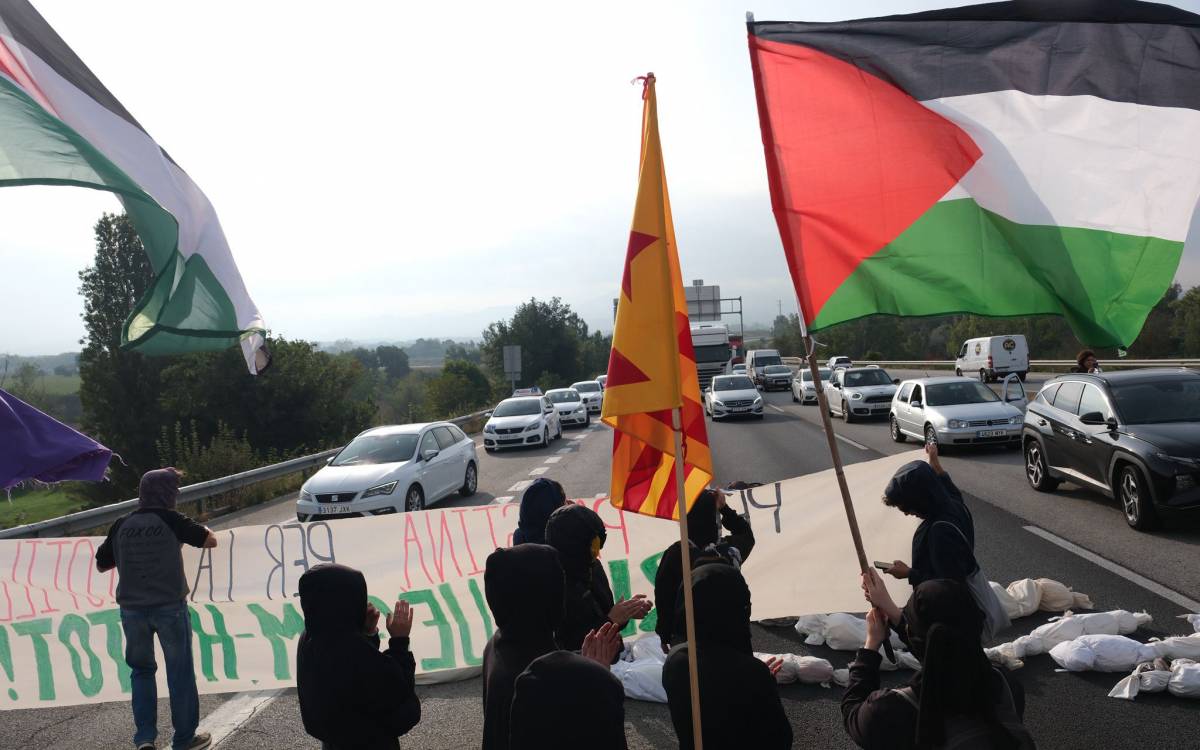 Reoberta la C-17 a Vic després d'una manifestació en suport a la Flotilla i al poble palestí