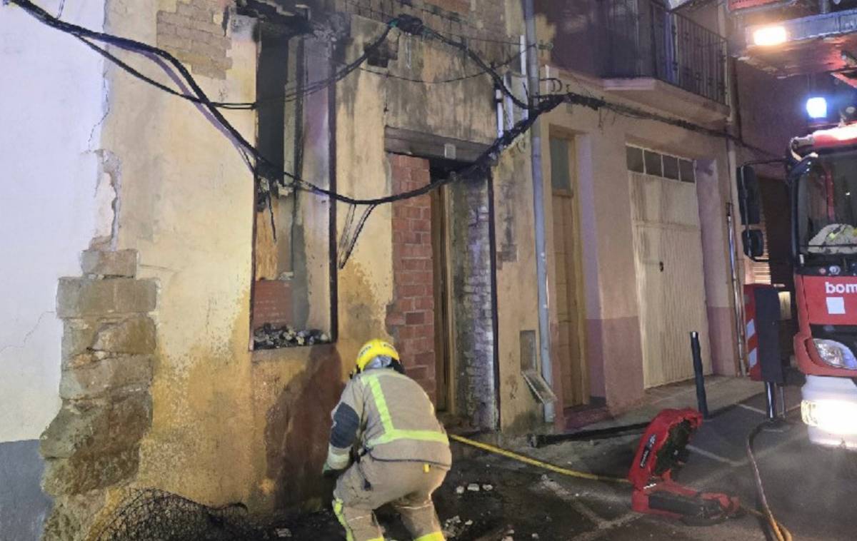 Hospitalitzat un home en l’incendi d’una casa al carrer Cadí de Balaguer