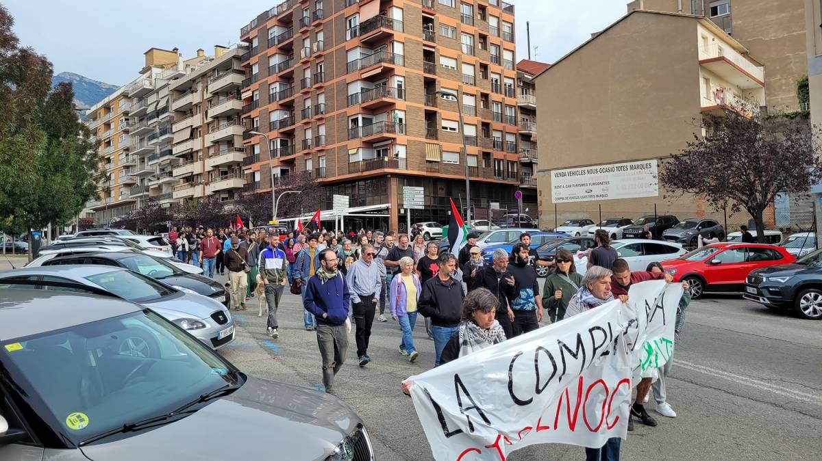 El pas dels manifestants pels carrers de Berga