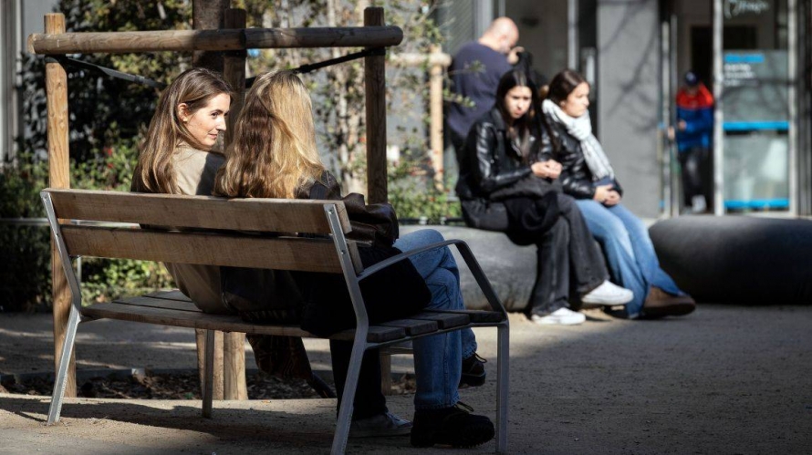 El pes del català com a llengua habitual torna a caure a Barcelona