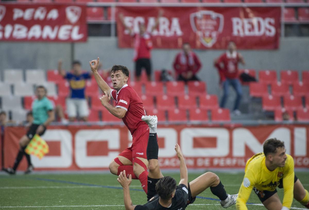 Isma celebra el gol en el partit contra el Torrent i que va suposar la victòria - Nebridi Aróztegui