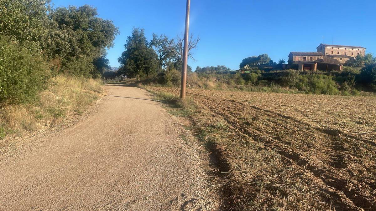 Pinell de Solsonès arranja el camí de Sant Tirs fins els Casals amb àrids reciclats
