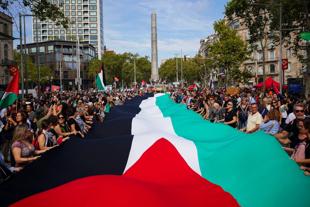 Milers de persones es manifesten a Barcelona en suport a Gaza i la Flotilla