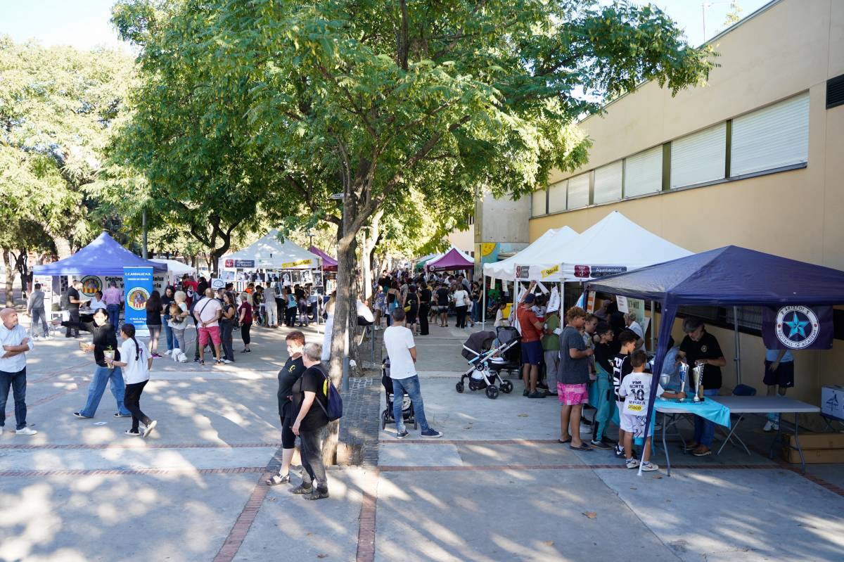 Can Puiggener surt al carrer amb la seva 1a Mostra d'entitats