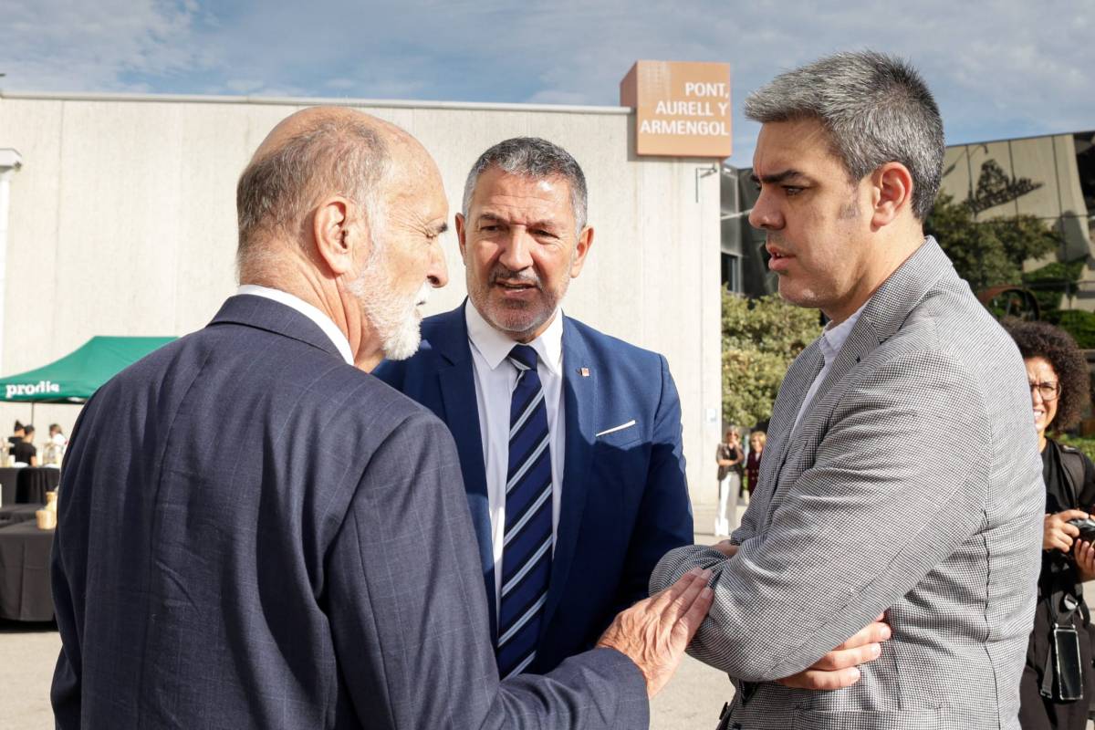 D`esquerra a dreta, Josep Armengol, president de Pont Aurell Armengol, el conseller Miquel Sàmper i Marc Lloveras - Lluís Clotet D`esquerra a dreta, Josep Armengol, president de Pont Aurell Armengol, el conseller Miquel Sàmper i Marc Lloveras