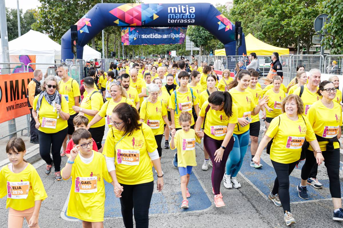 La Cursa Fanny Sallés omple els carrers de Terrassa amb uns 3.000 participants