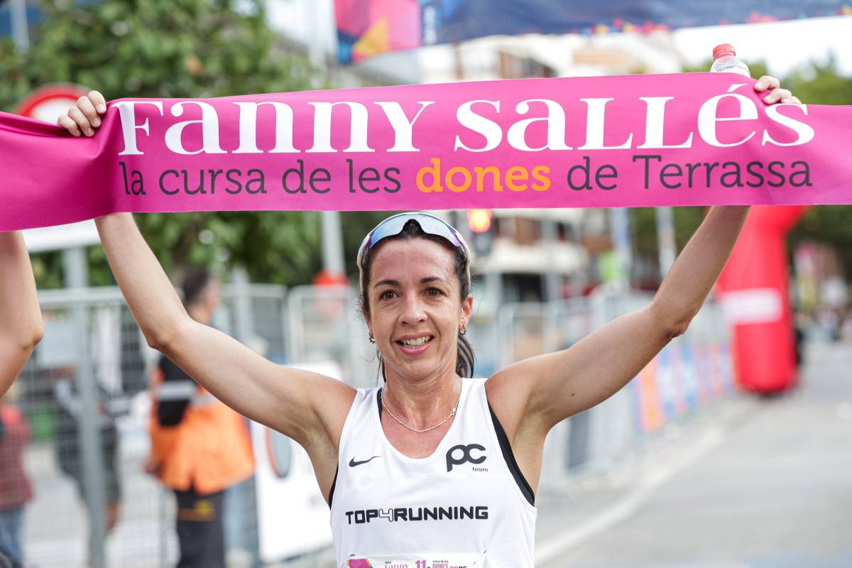 Maria Ruiz ha estat la primera a creuar la línia d'arribada - LLUÍS CLOTET