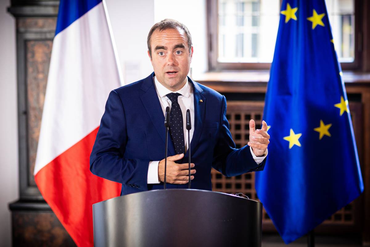Dimiteix el primer ministre francès, Sébastien Lecornu, poques hores després formar govern