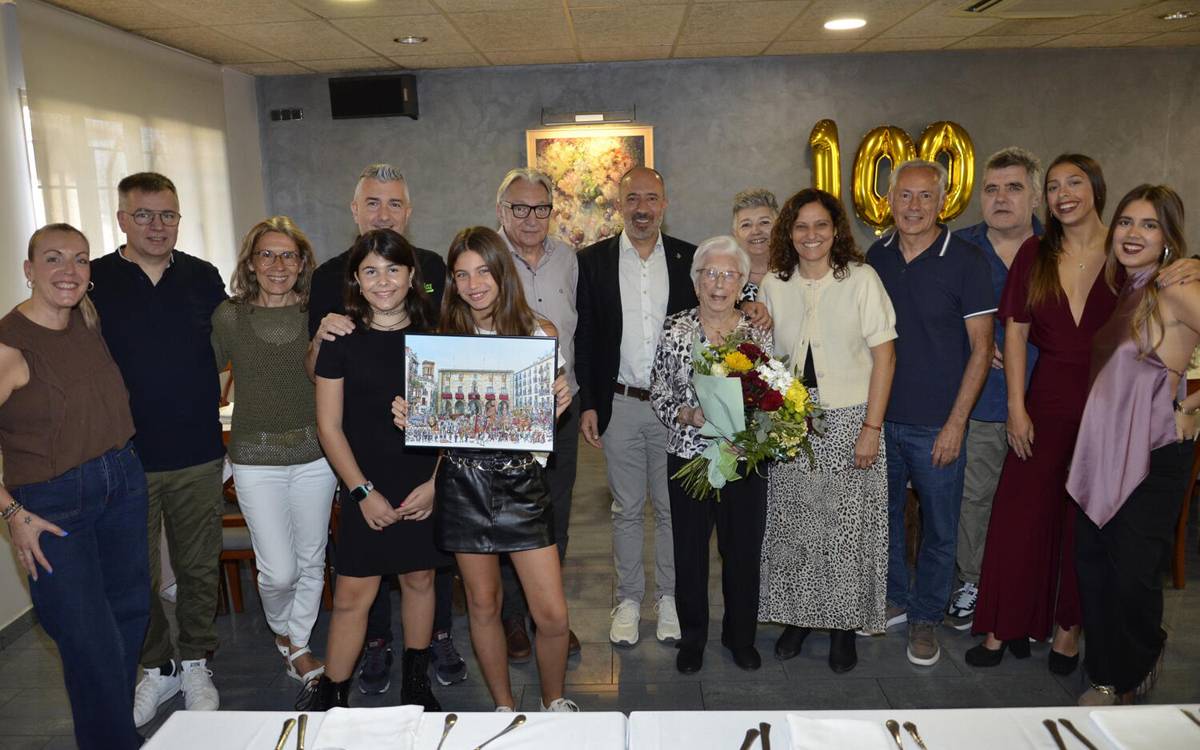 L'Ajuntament de Manresa homenatja Paquita Lledó Torregrosa pel seu centenari