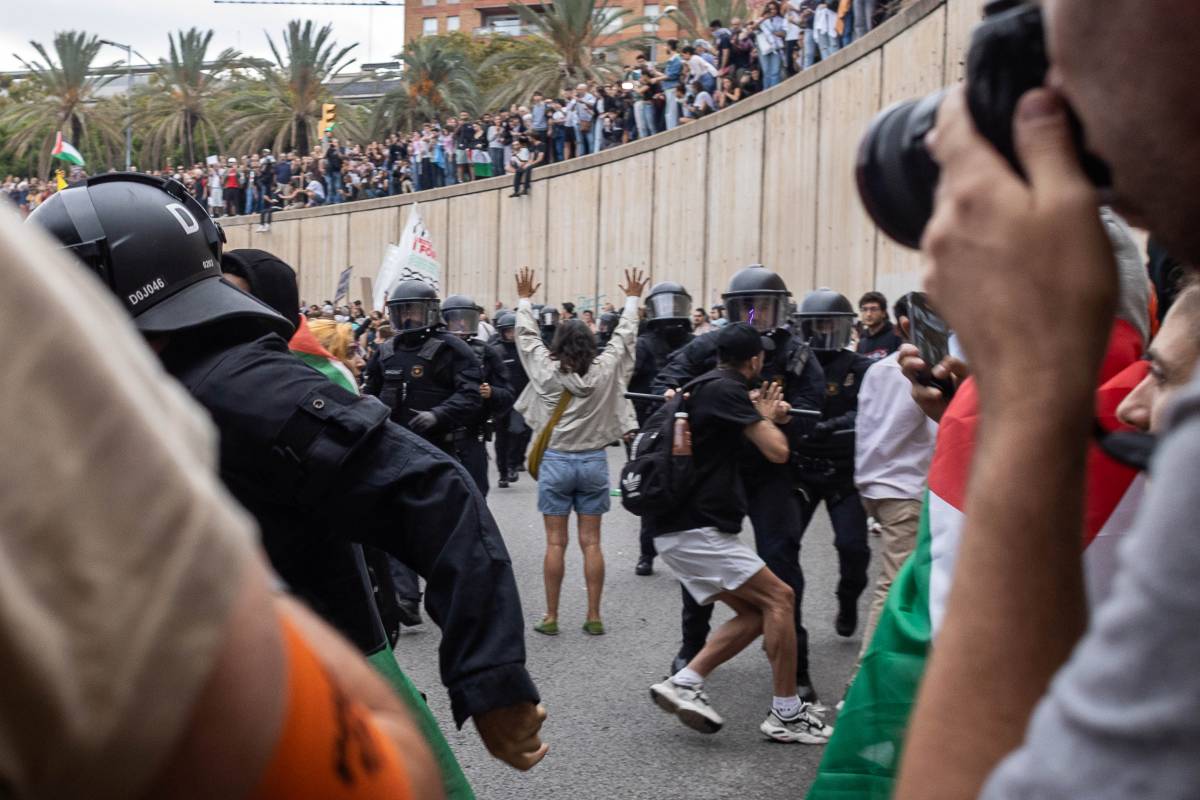 Un fotoperiodista acusa Interior «d'ometre» informació sobre una agressió policial i porta els Mossos a judici