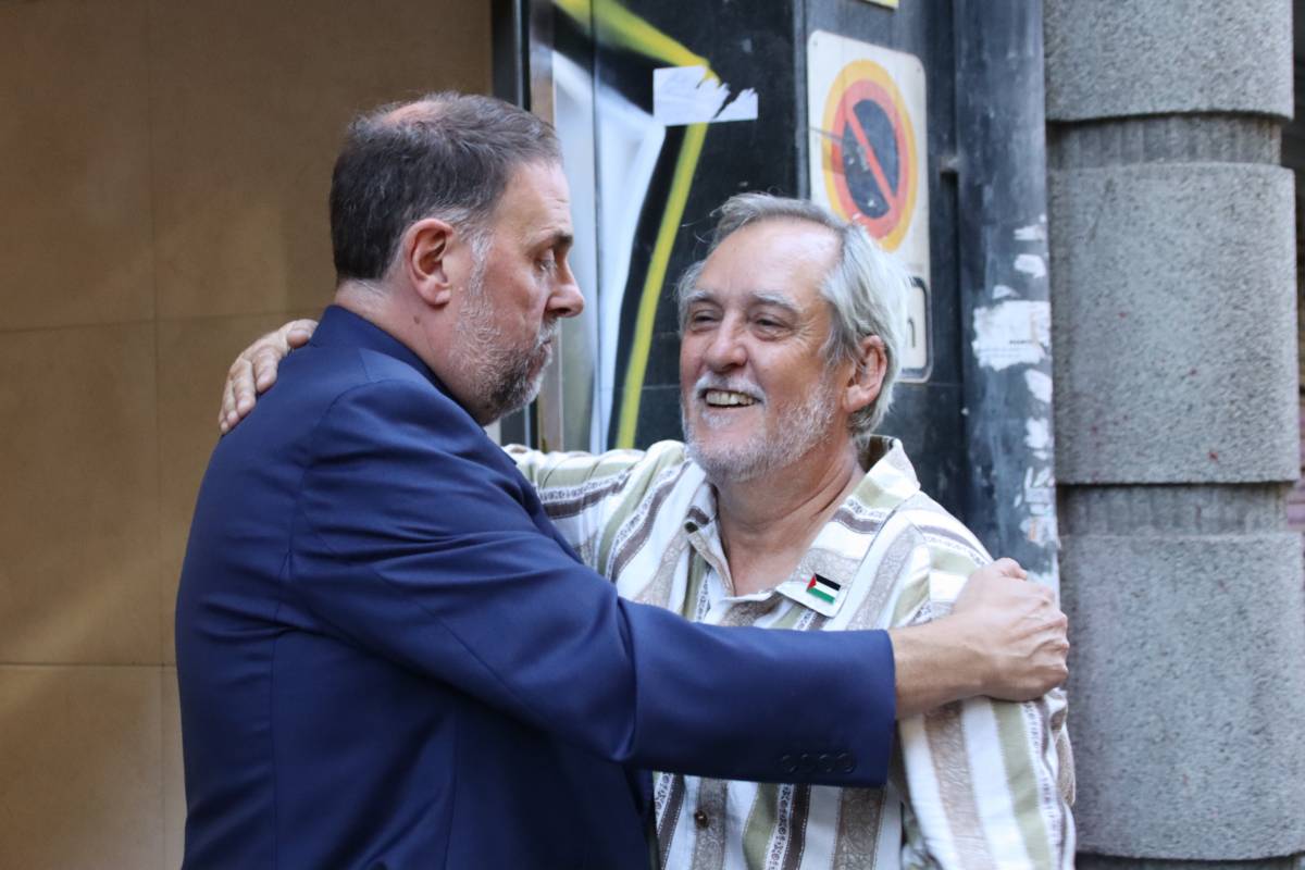 Jordi Coronas es retroba amb companys a la seu d'ERC després de ser deportat des d'Israel