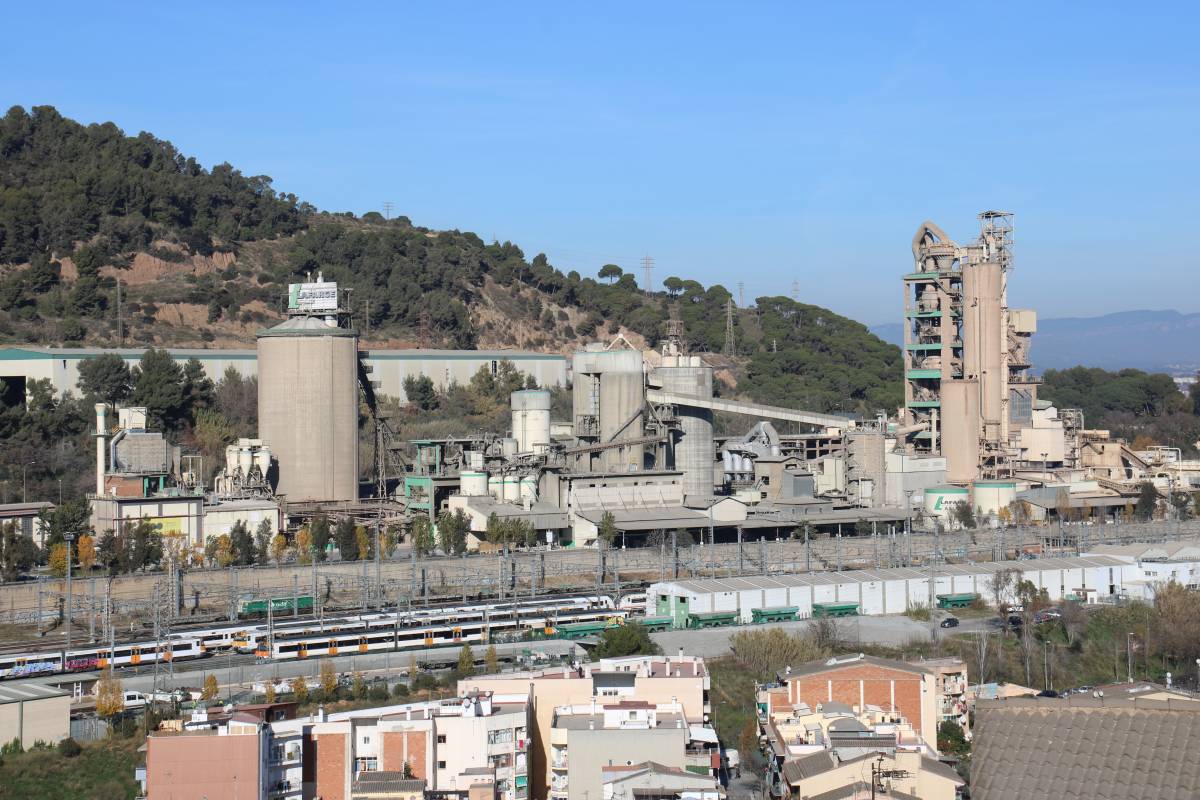 Demanen dos anys de presó per a un excàrrec de la Generalitat per les autoritzacions a la cimentera de Montcada