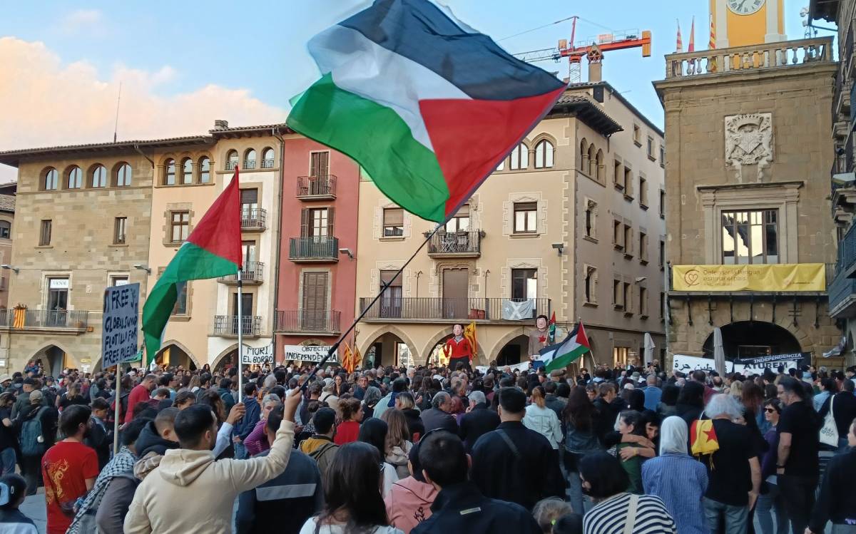 ERC, CUP, PSC i Comuns demanen que es pengi la bandera palestina al balcó de l'Ajuntament de Vic