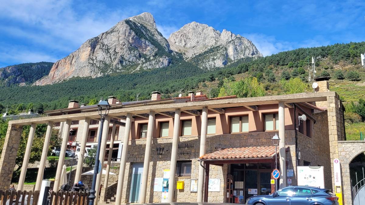El Pedraforca presideix el poble de Saldes - Lídia López