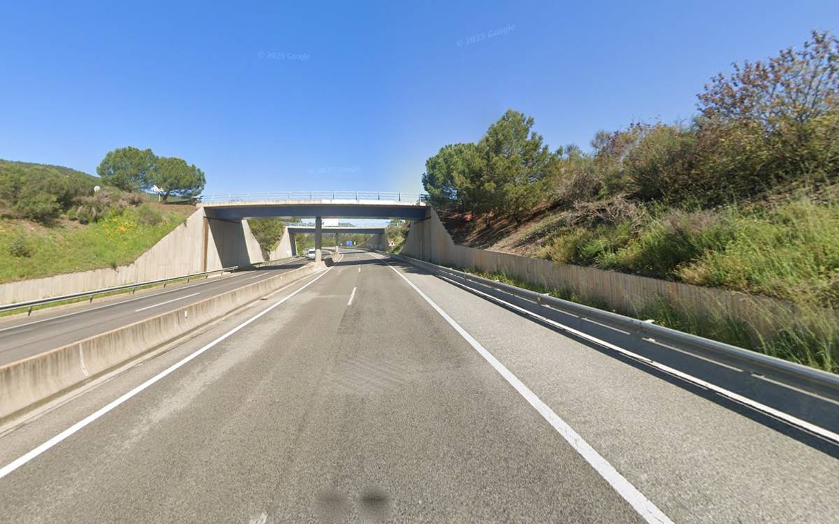 Un home llança pedres als cotxes des d'un pont de la C-16 a Balsareny i fereix una agent dels Mossos