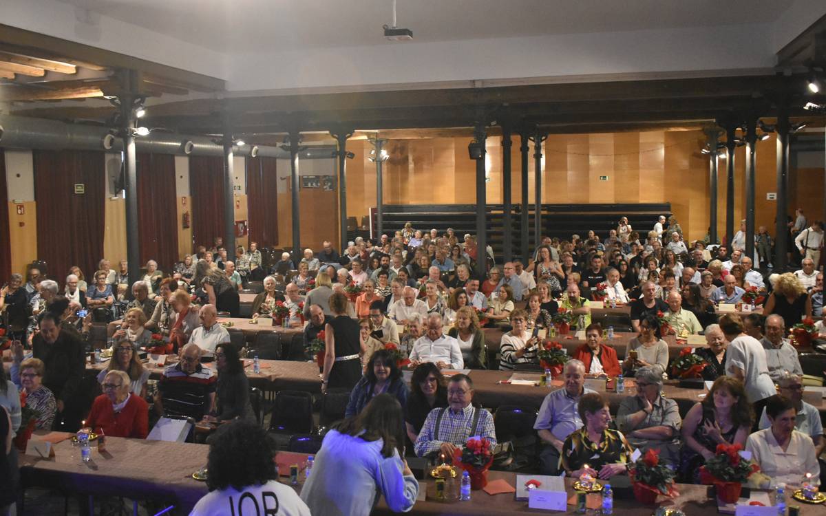 Sant Joan homenatja 60 veïns i omple Cal Gallifa en la Setmana de la Gent Gran
