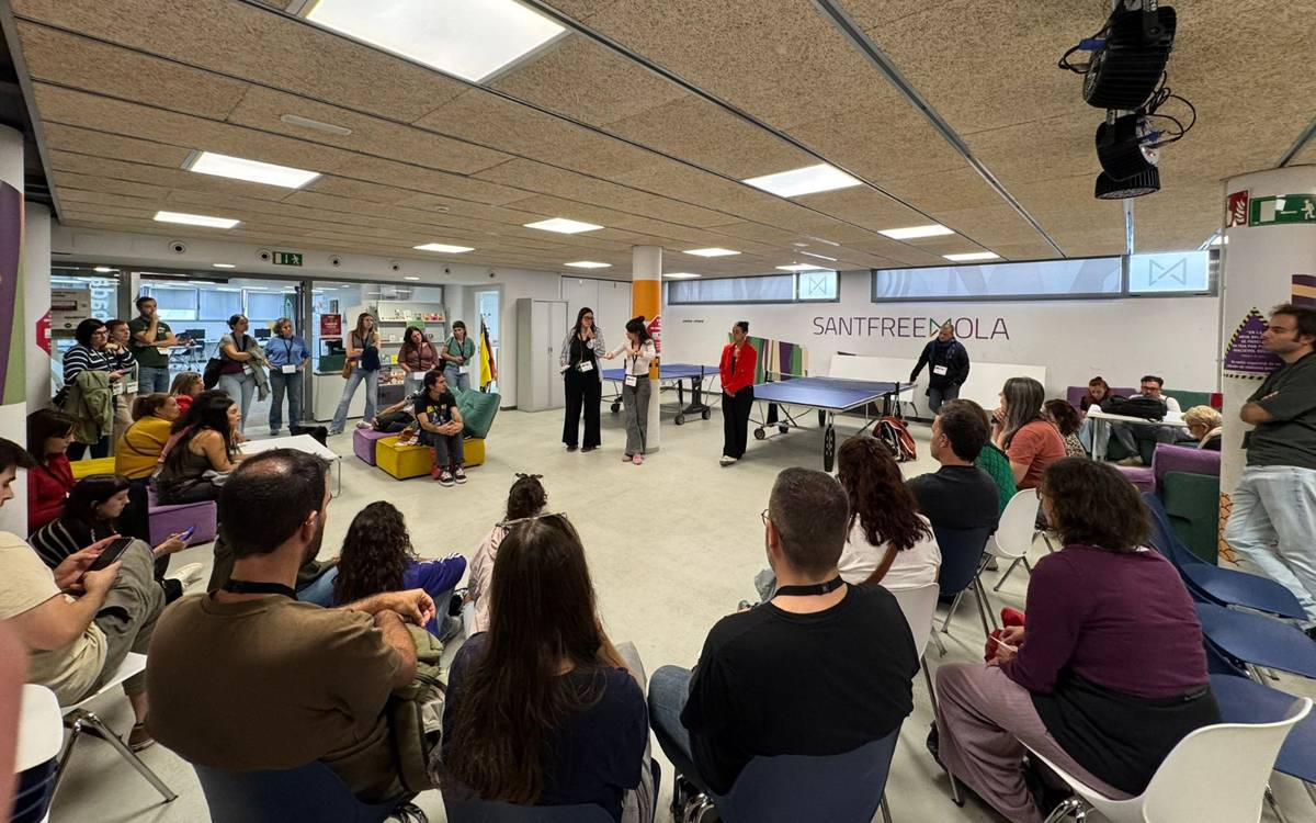 El BusCat visita Sant Fruitós i destaca el Nexe Espai Jove com a referent en emancipació juvenil