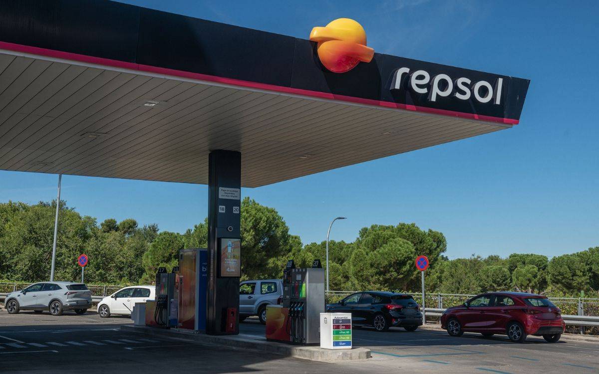 Repsol produeix a Tarragona la primera gasolina completament renovable a escala industrial