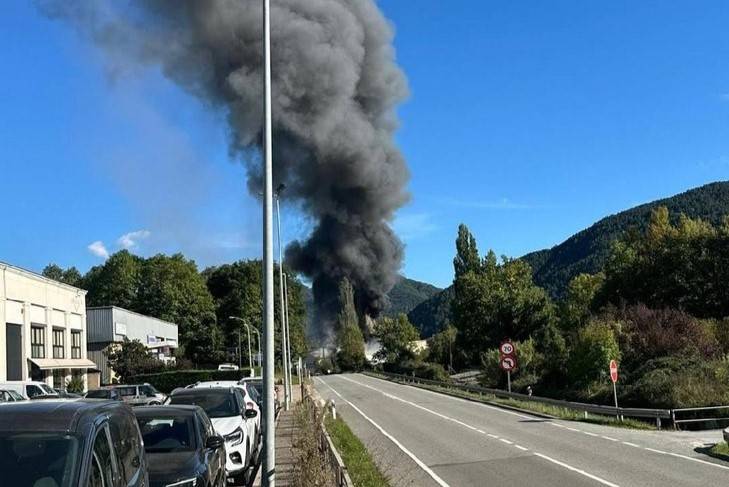 S'incendien uns dipòsits d'oli a la nau de l'empresa Comforsa a Ripoll