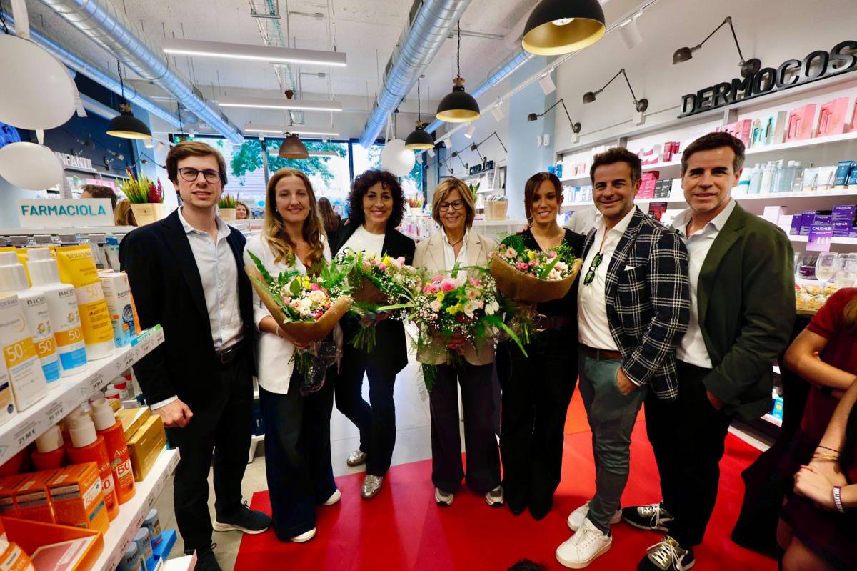 Inauguració de la farmàcia Dualfarma al carrer Tres Creus de Sabadell
