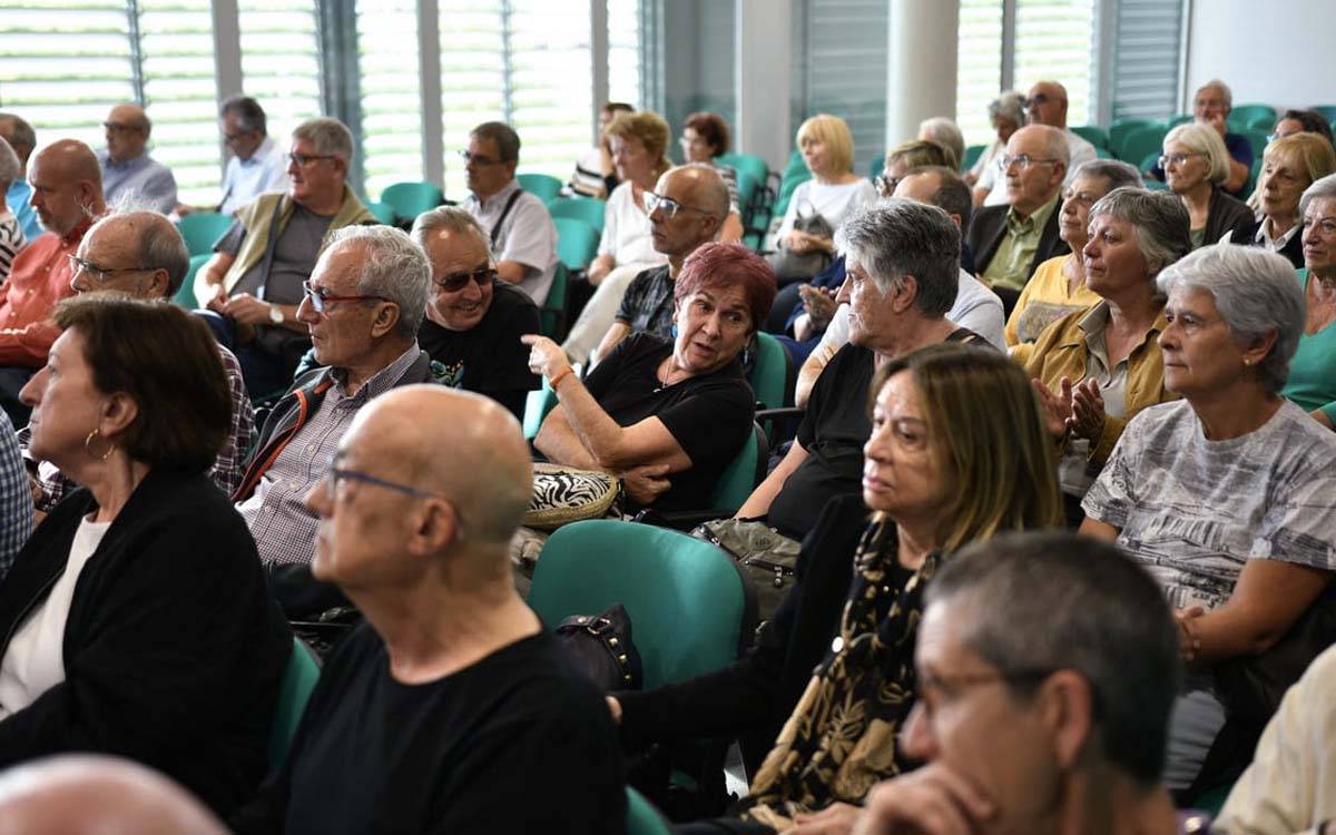El programa USènior d'UManresa obre el curs animant a fer servir les matemàtiques per entendre el món