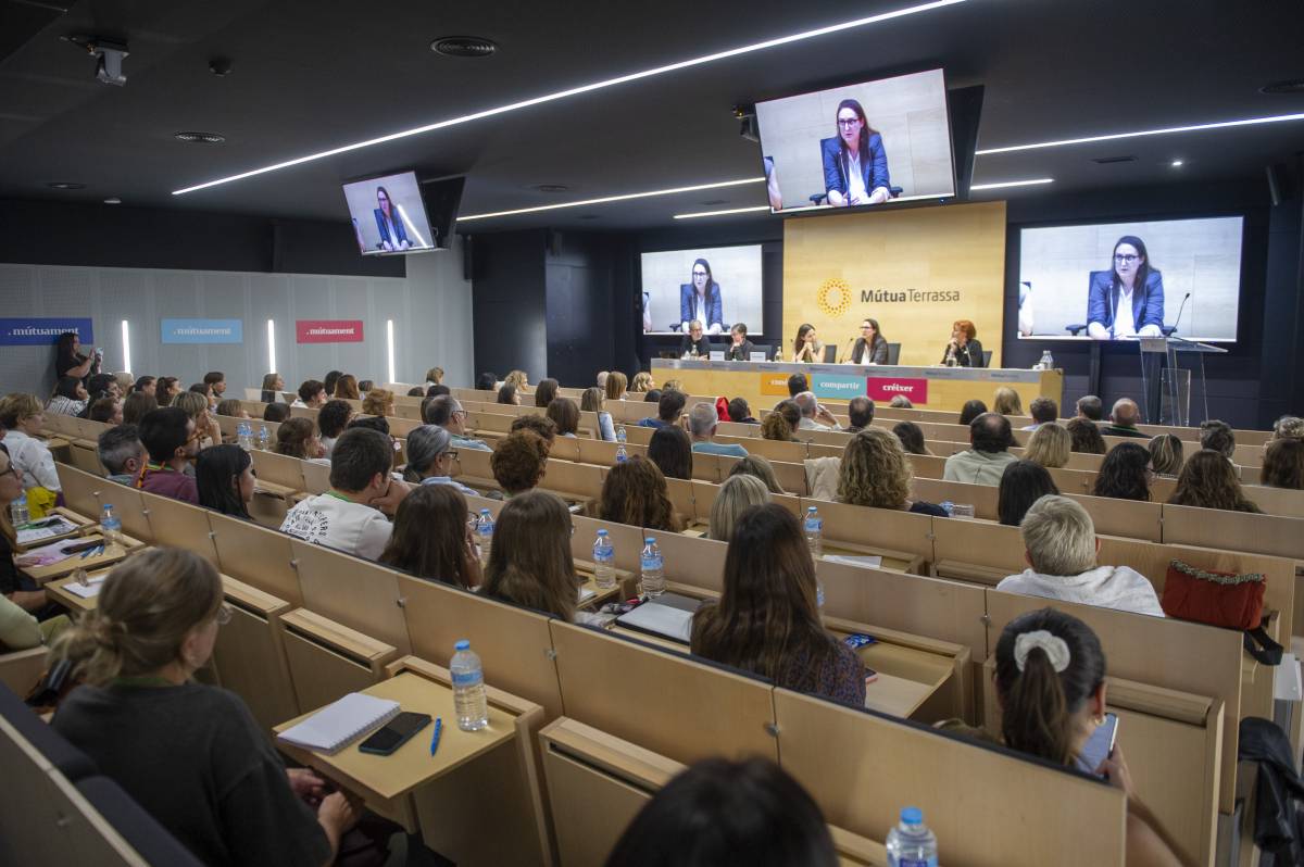 Pilar Hernández, pacient de dolor crònic pelvià: "Visc amb dolor, només demano que em creguin"