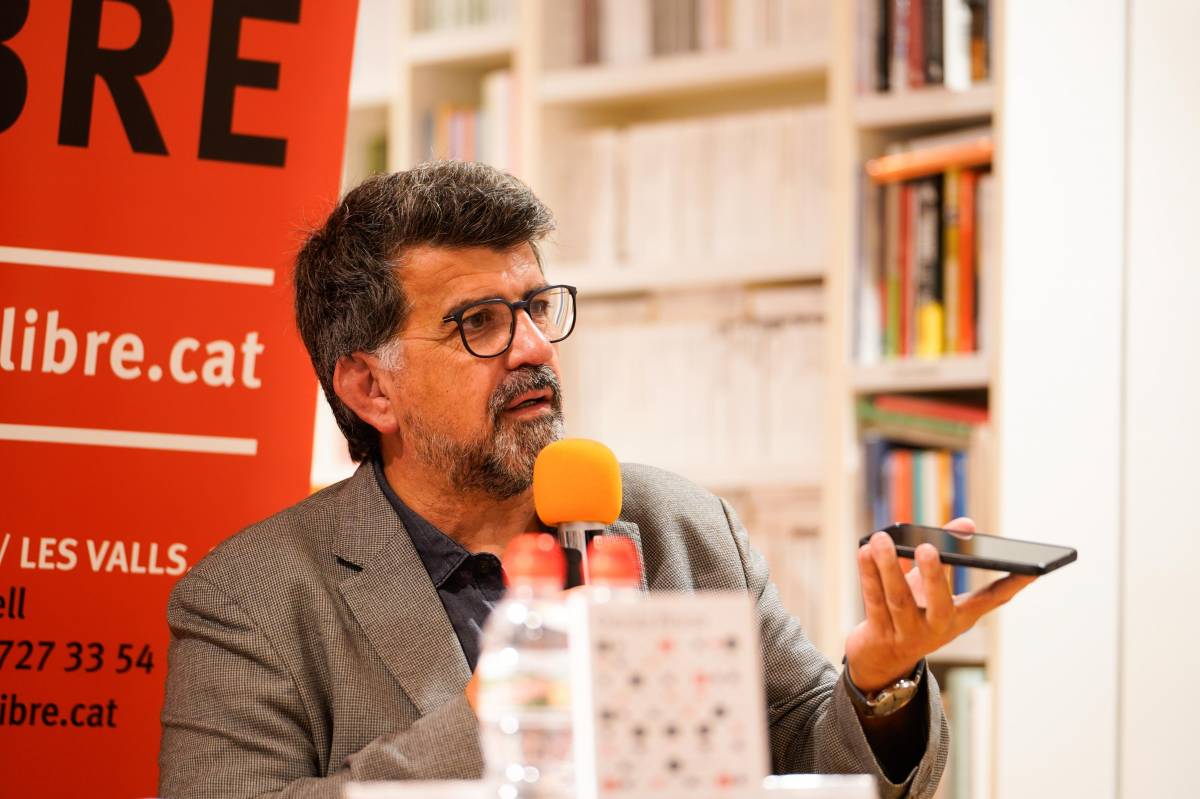 Genís Roca en la presentació del seu llibre La revolució inevitable a Sabadell