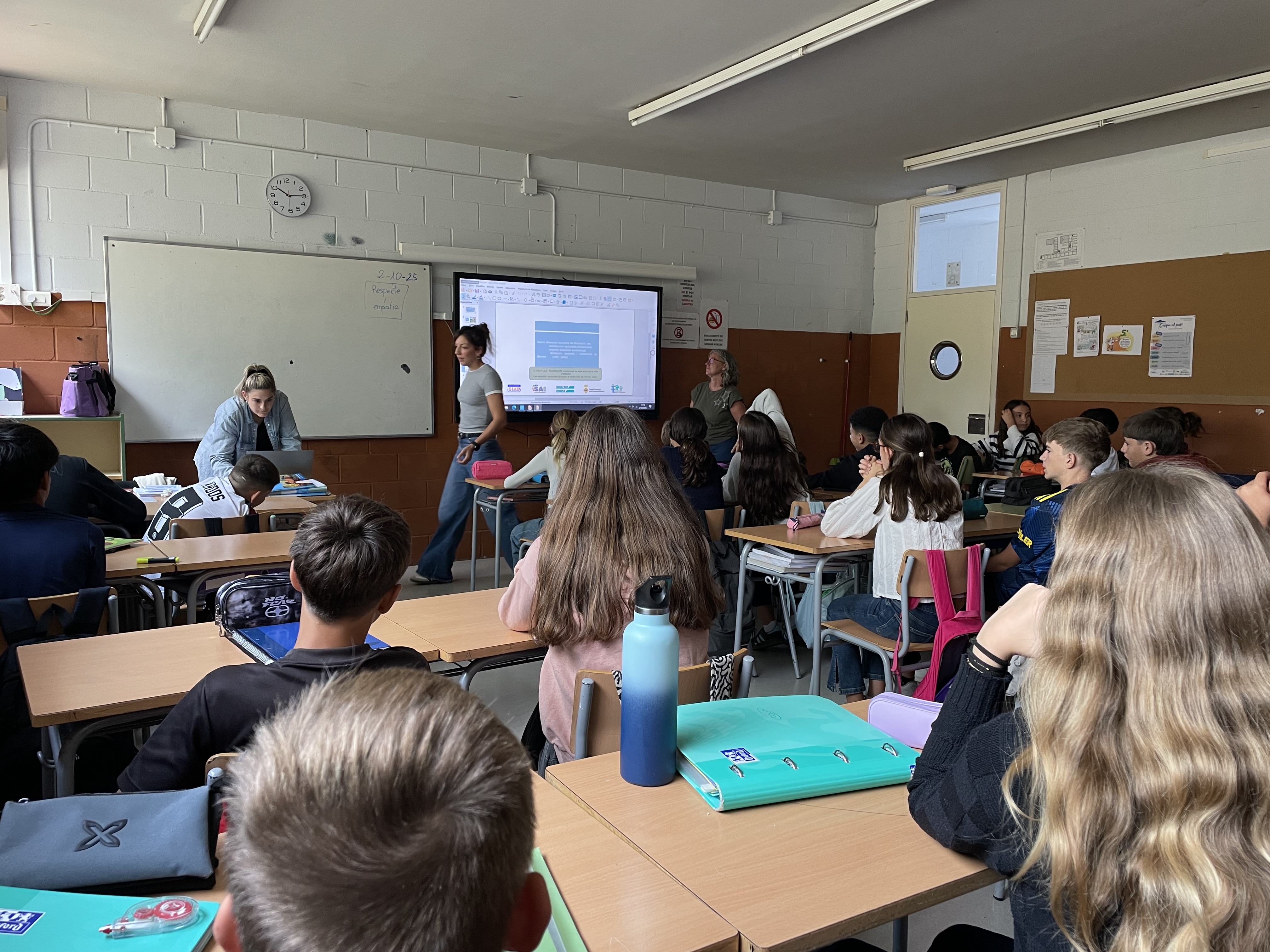 Educació planteja aplicar jornades partides els cinc dies de la setmana a l'ESO, segons denuncien alguns docents